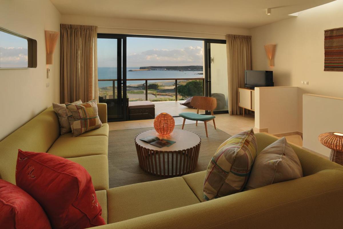 Uma área de estar em Martinhal Sagres Beach Family Resort Hotel