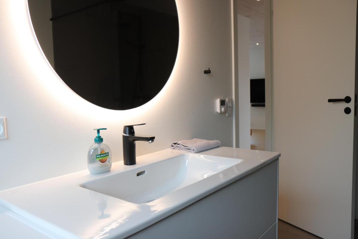 Suitetrails - BRAND NEW FLAT IN CENTRAL KLAKSVÍK