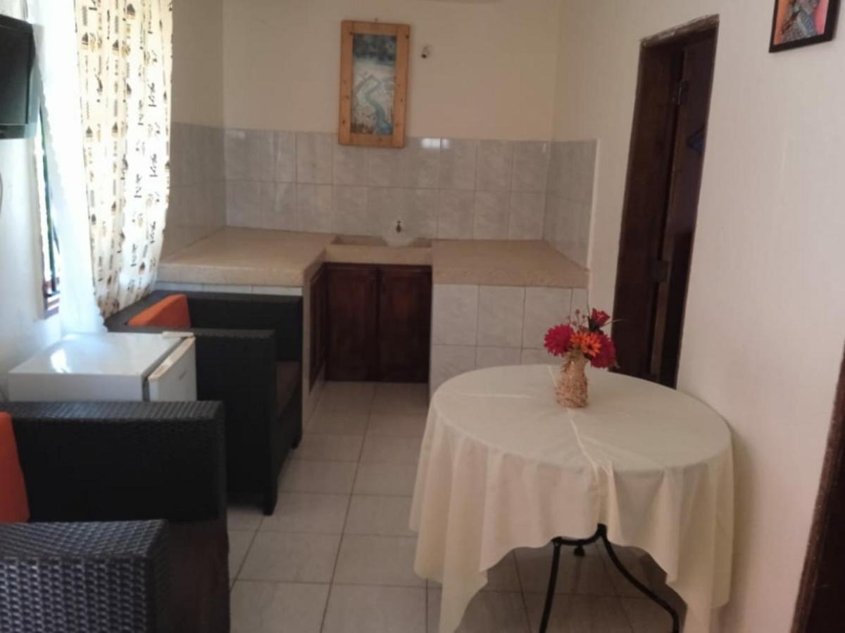Gorilla African Guest House - Hizvo