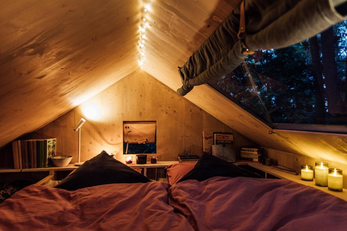 KeepCalm Treehouse far from the civilization - Housity