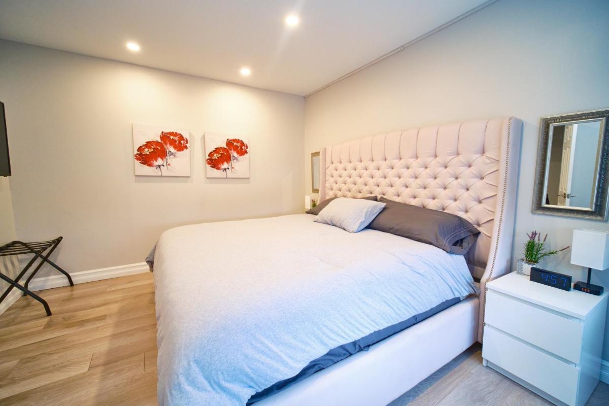 Hamilton Mountain Plaza - King Bed - Main Floor - Housity