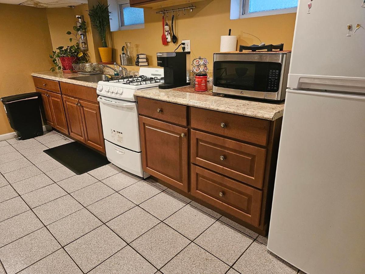 Warm Queens Apartment 5 min From LaGuardia 1 min from train - Housity