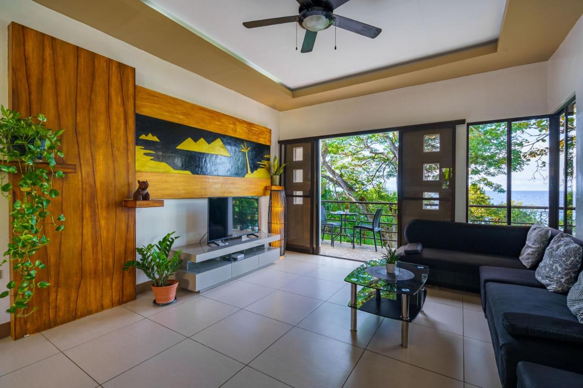Oceanside 2 bedroom house, 100Mbps WiFi - Housity