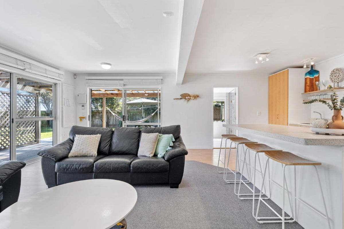 Beach Bliss Cabin - Foxton Beach Holiday Home - Housity