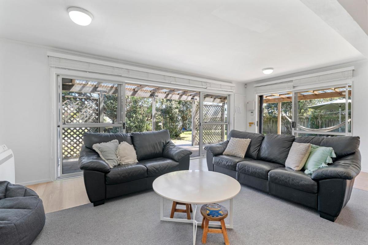 Beach Bliss Cabin - Foxton Beach Holiday Home - Housity