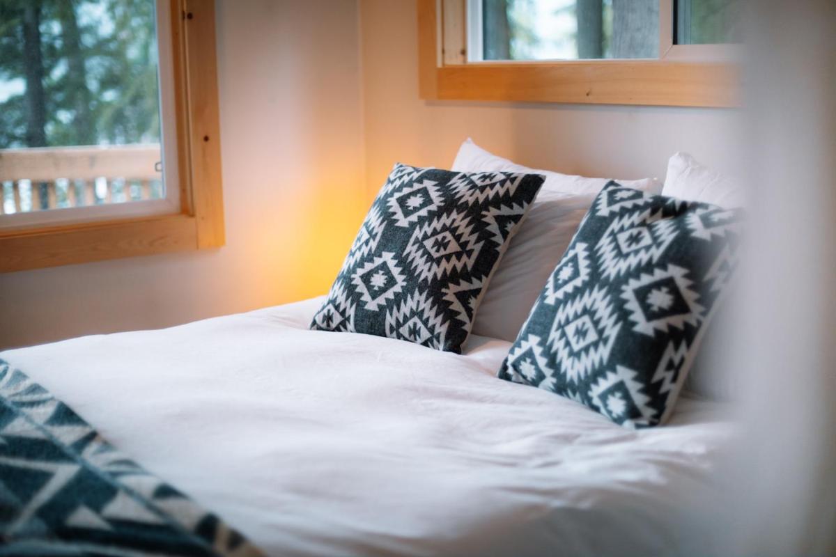 Kootenay Lakeview Retreats - Forest Cabin - Housity
