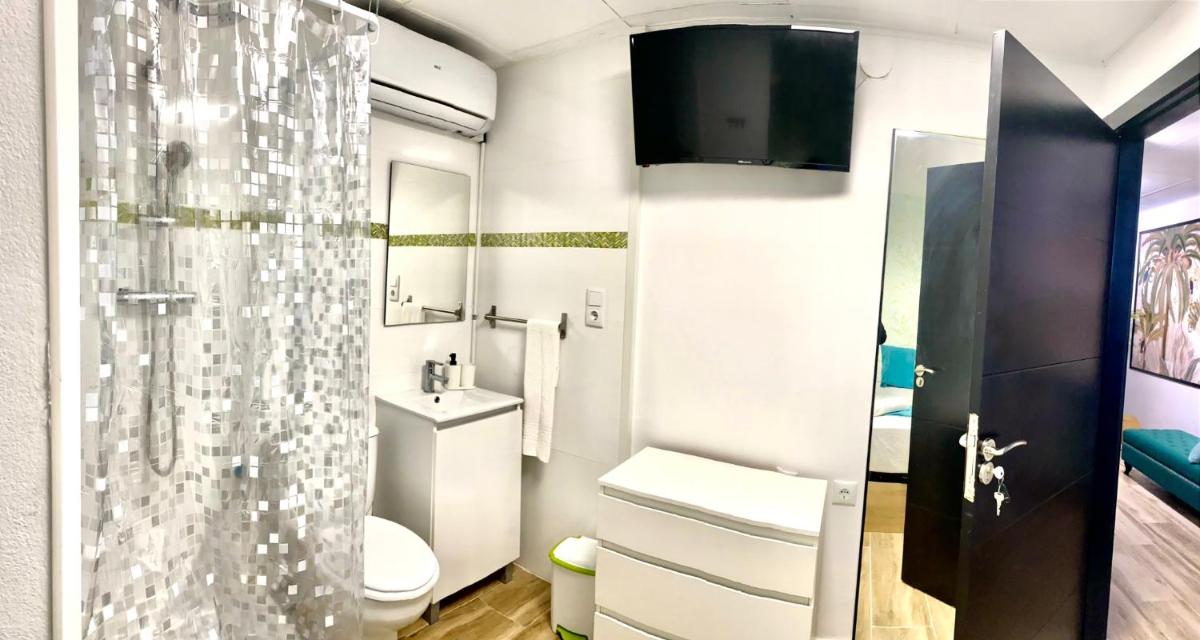 Hostal GARDEN ROUS - Housity