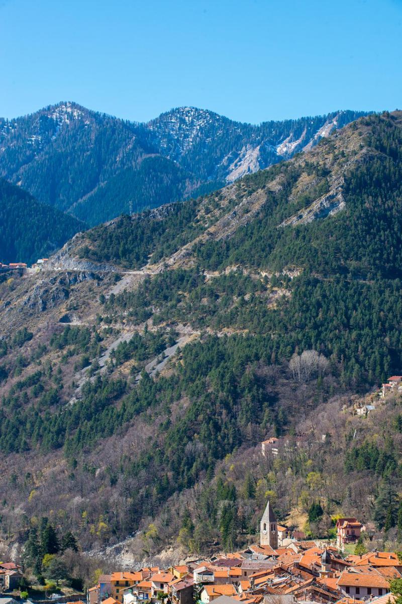 Vue générale sur la montagne ou vue sur la montagne depuis le complexe hôtelier
