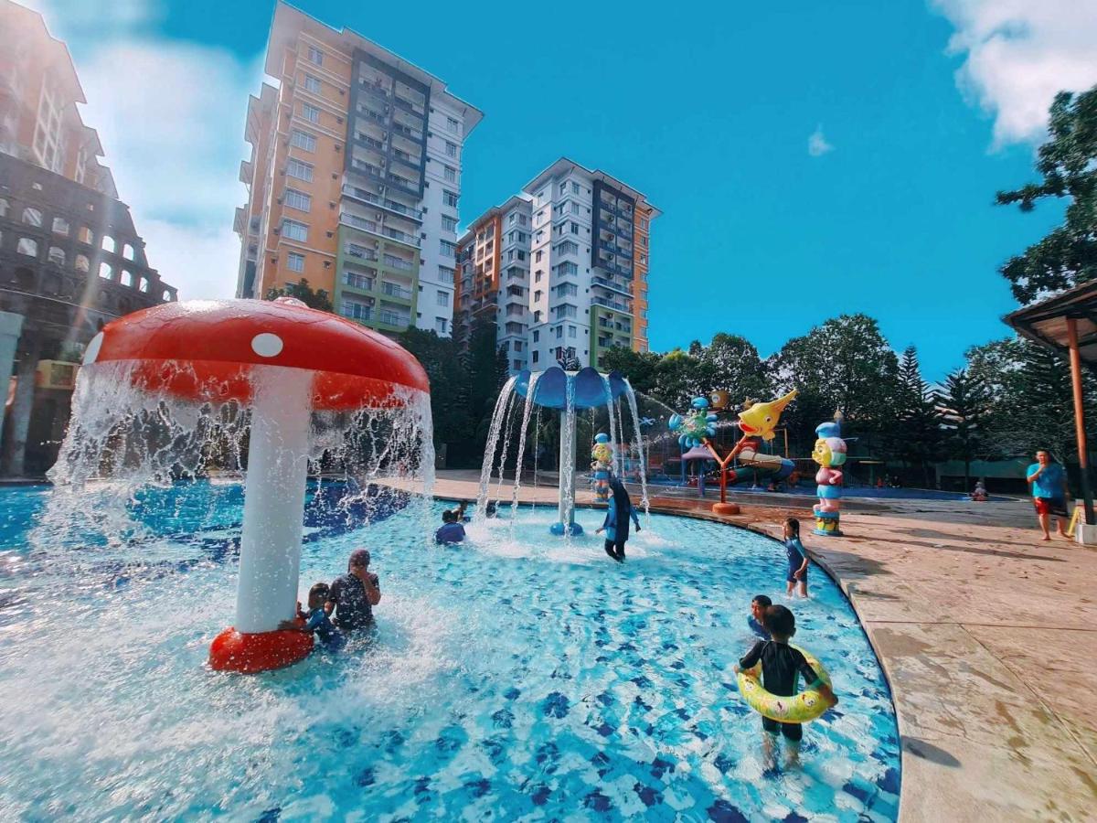 Melaka Top Largest Waterpark Resort - By YouBNB Homestay Melaka - Housity