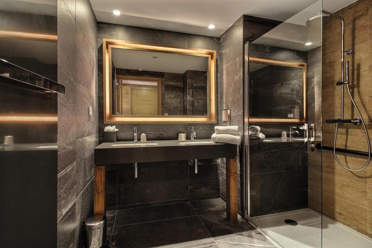 Salle de bains dans l'établissement Pure Montagne Resort & Spa