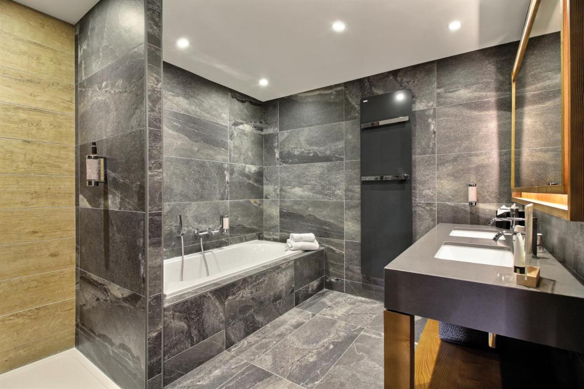 Salle de bains dans l'établissement Pure Montagne Resort & Spa