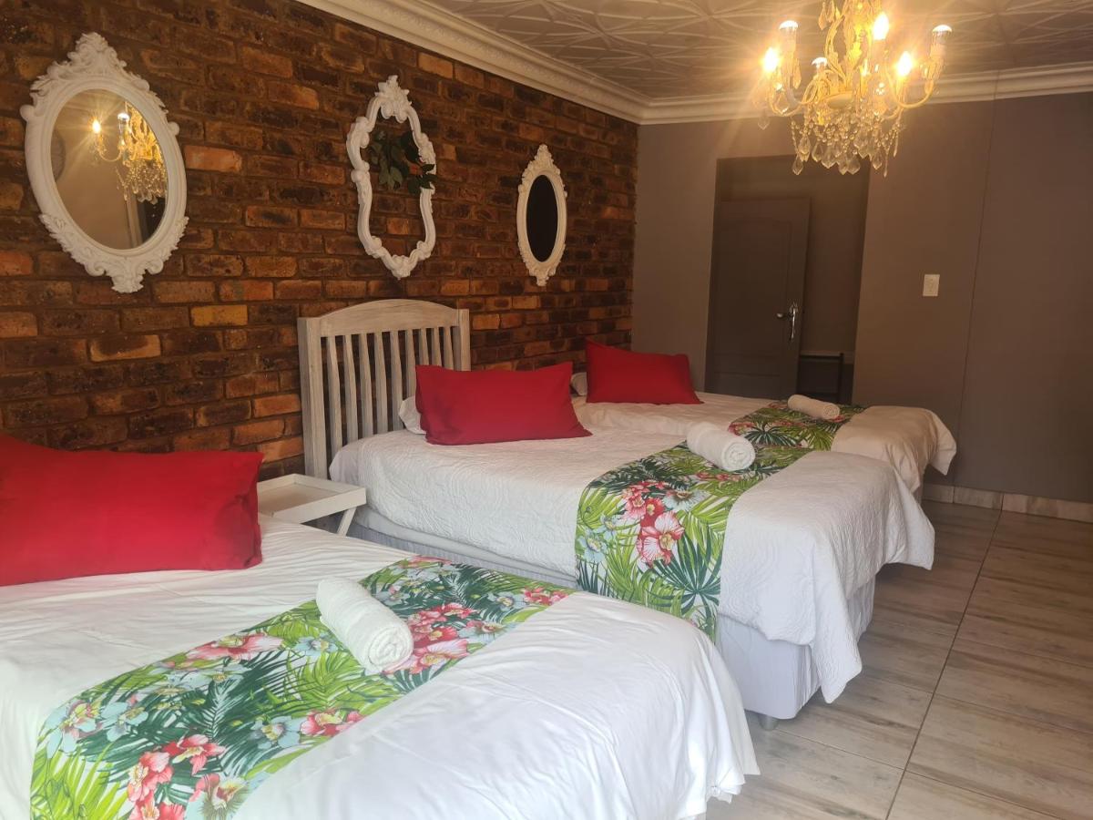 Suitetrails - Royal Villa Guesthouse