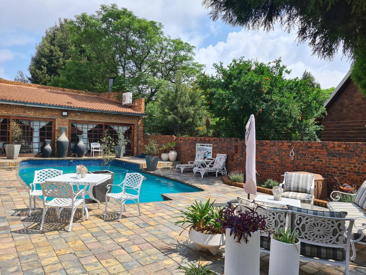 Suitetrails - Royal Villa Guesthouse