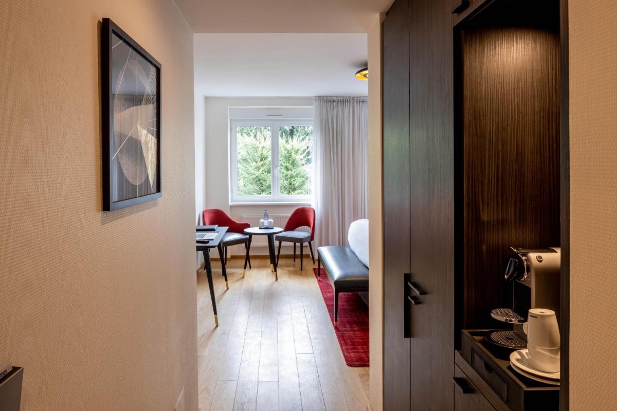 Coin salon dans l'établissement Hôtel Villa La Florangerie - SPA & Piscine