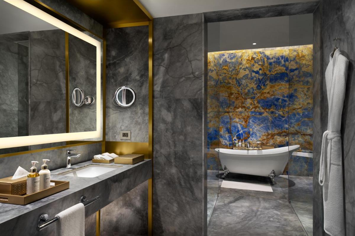 a bathroom with a tub and a sink at Hyatt Regency Jaipur Mansarovar in Jaipur a bathroom with a tub and a sink at Hyatt Regency Jaipur Mansarovar in Jaipur