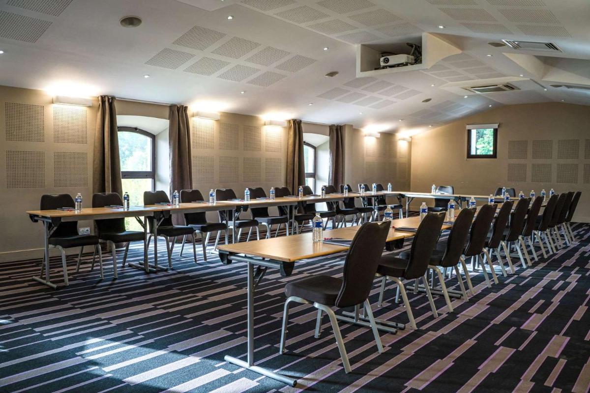 Espace de conférence ou salle de réunion dans l'établissement Moulin de Vernègues Hôtel & Spa