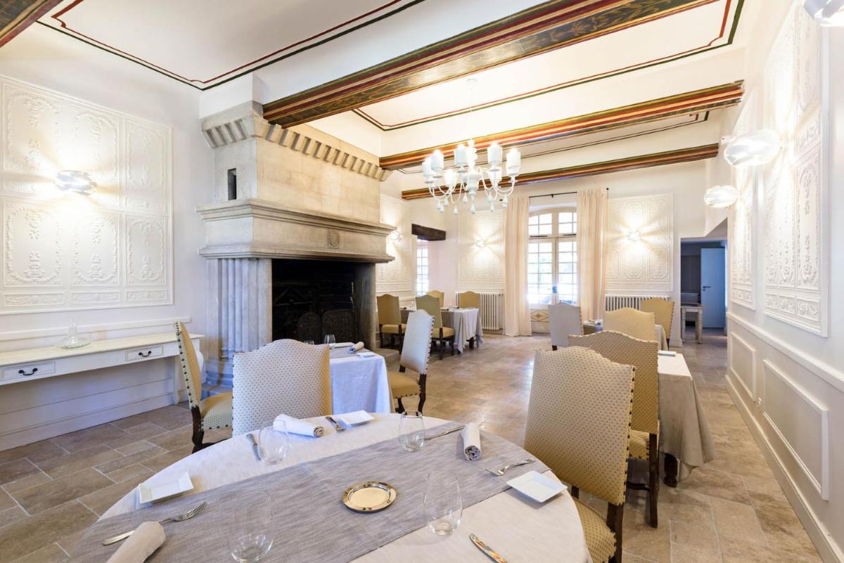 Coin salon dans l'établissement Moulin de Vernègues Hôtel & Spa