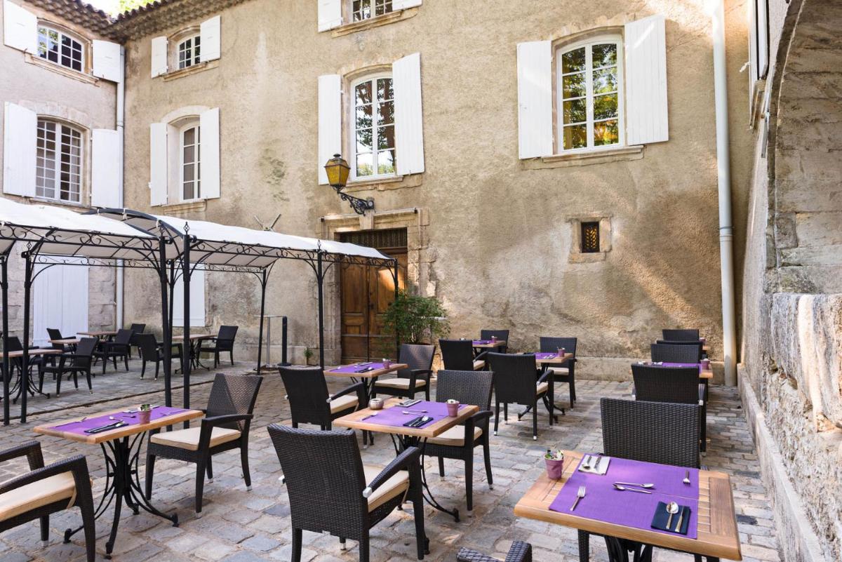 Restaurant ou autre lieu de restauration dans l'établissement Moulin de Vernègues Hôtel & Spa