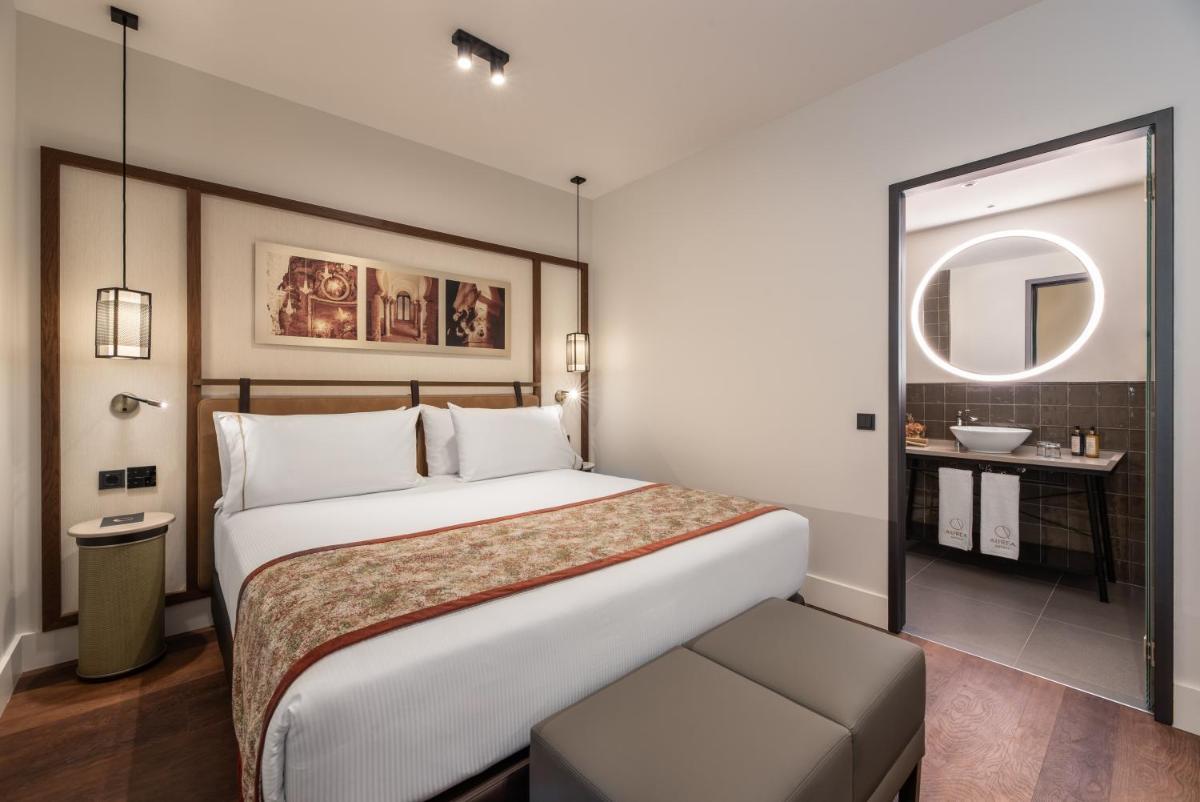 Cama o camas de una habitación en Áurea Toledo by Eurostars Hotel company