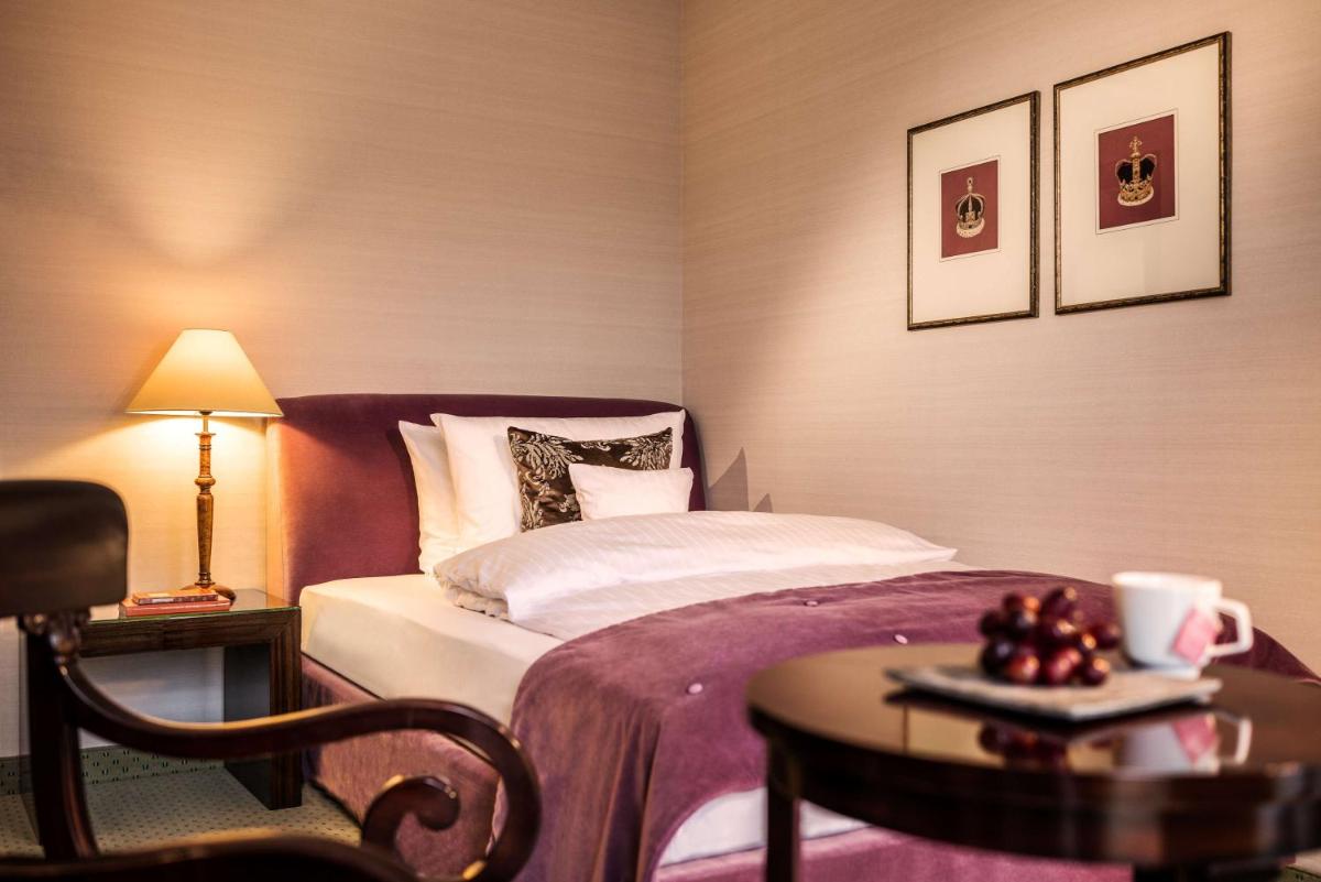 Ein Bett oder Betten in einem Zimmer der Unterkunft Parkhotel Bremen – ein Mitglied der Hommage Luxury Hotels Collection