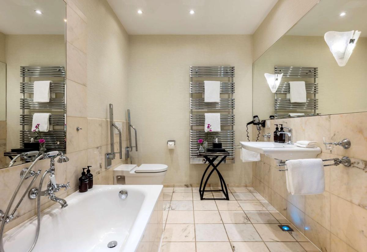 Ein Badezimmer in der Unterkunft Parkhotel Bremen – ein Mitglied der Hommage Luxury Hotels Collection