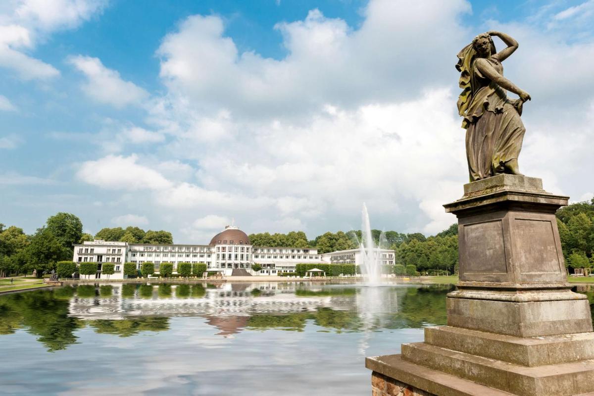 Blick auf einen Fluss in der Nähe des Hotels