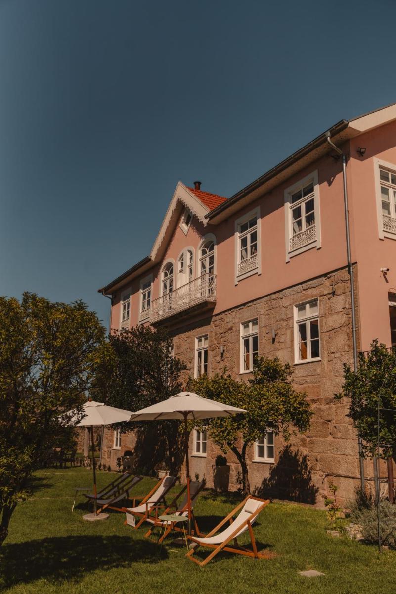 Um jardim no exterior de Ribeira Collection Hotel by Piamonte Hotels
