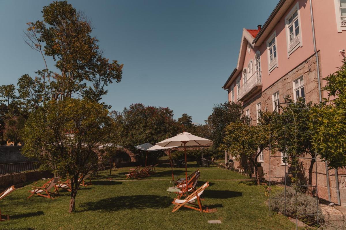 Um jardim no exterior de Ribeira Collection Hotel by Piamonte Hotels