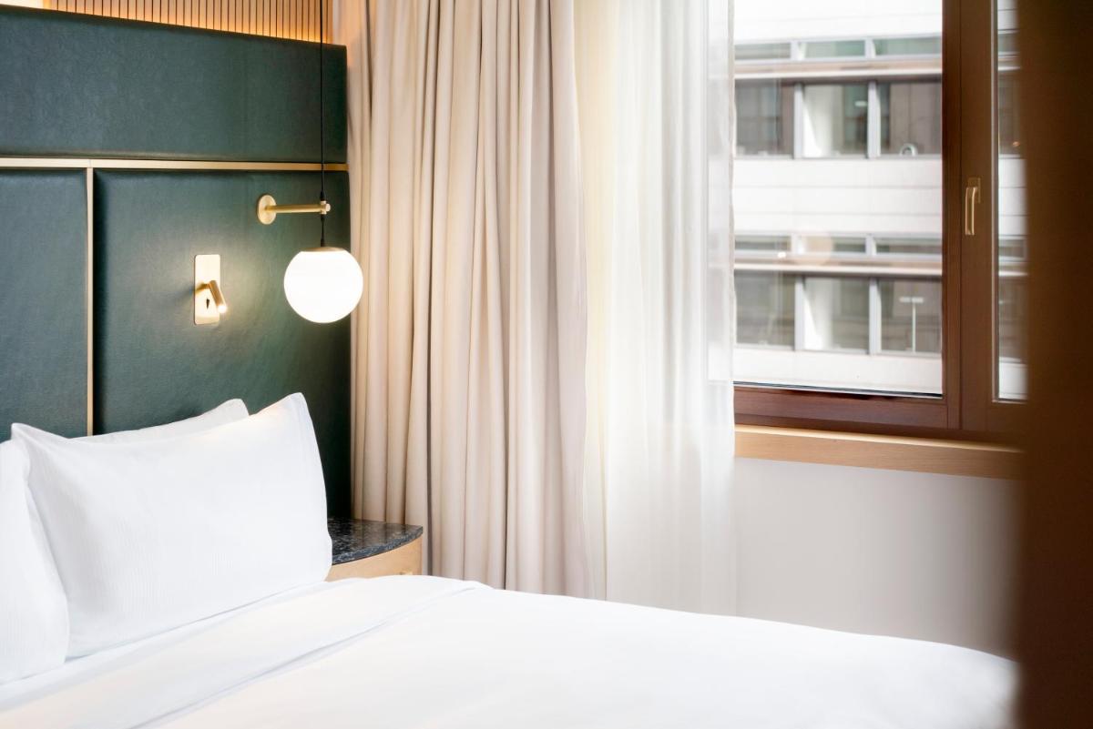 Ein Bett oder Betten in einem Zimmer der Unterkunft Hilton Berlin