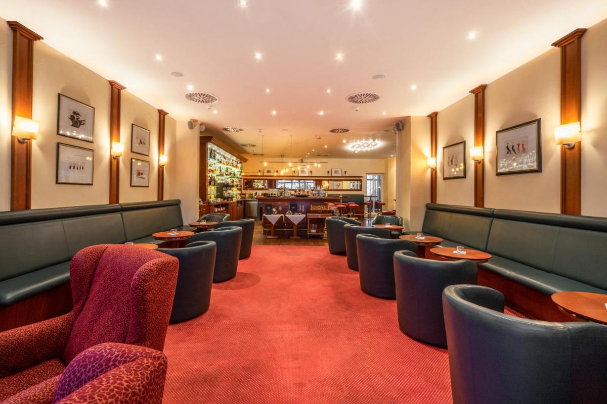 Ein Sitzbereich in der Unterkunft Grand Hotel Binz