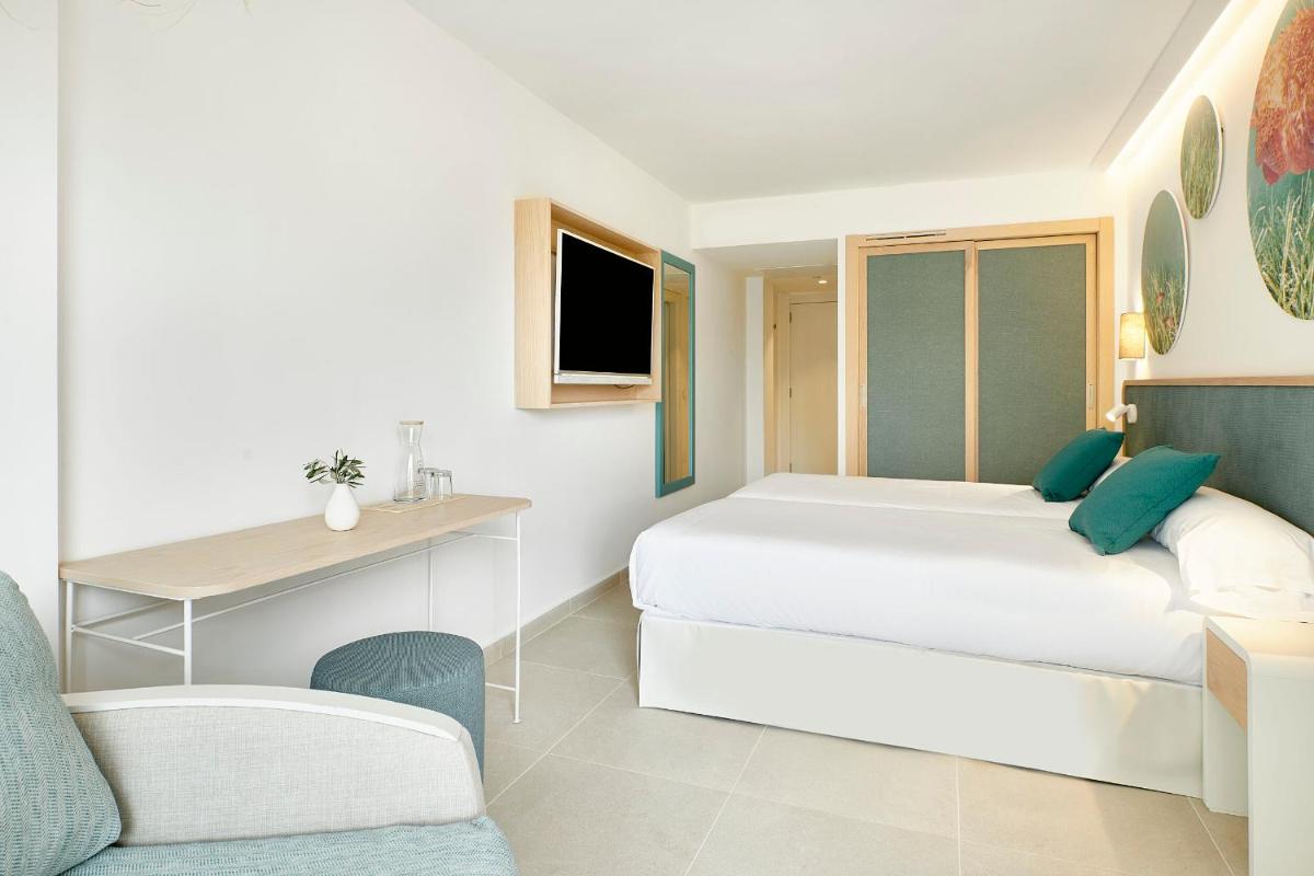Cama o camas de una habitación en Iberostar Selection Albufera Park All Inclusive