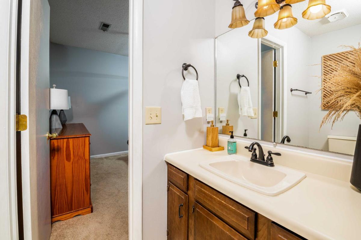 Welcoming Rumbling Bald Resort House with Mtn Views! - Housity