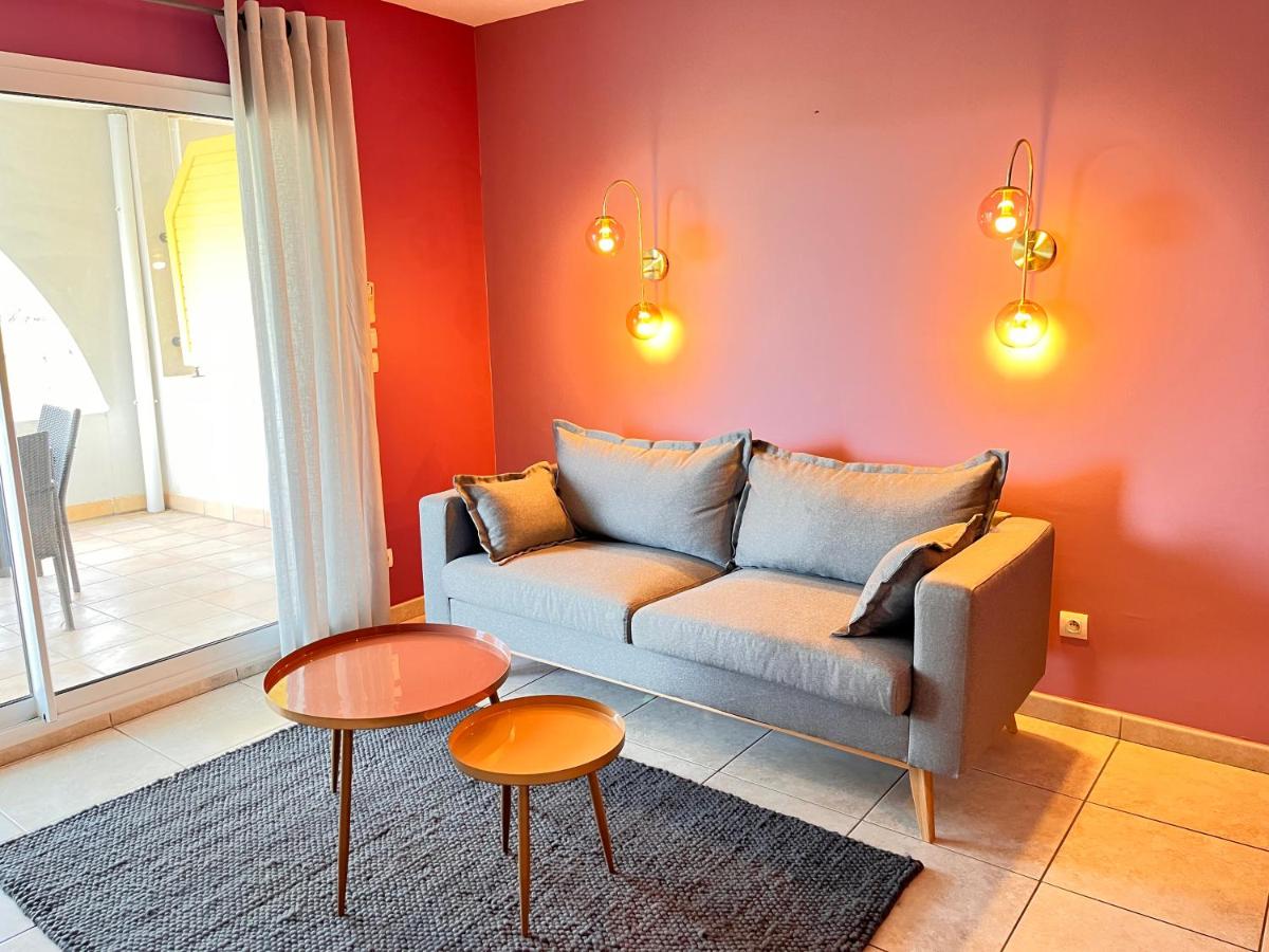 Coin salon dans l'établissement Résidence Hôtelière Natureva & Spa