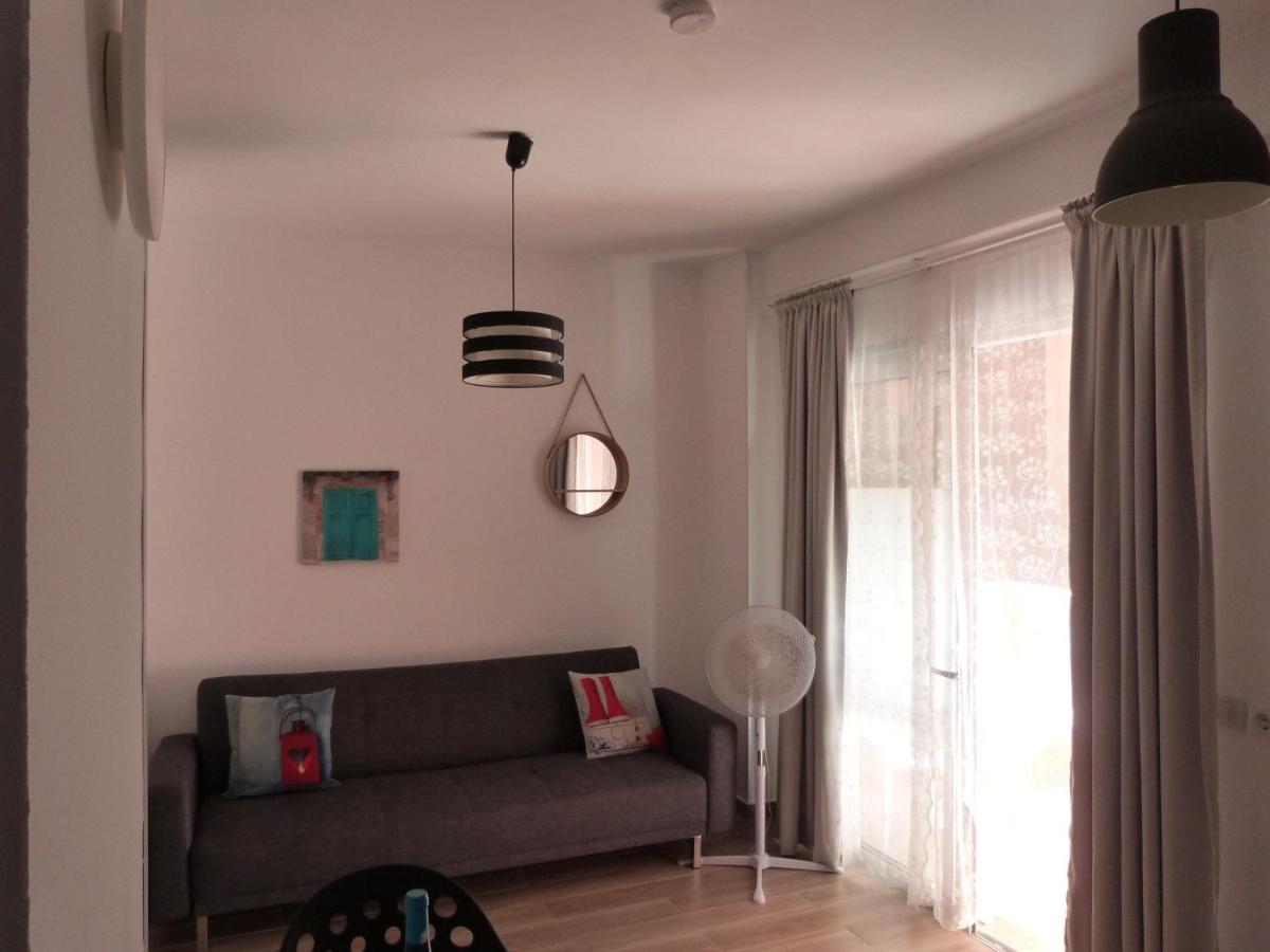 Hand Made - Housity
