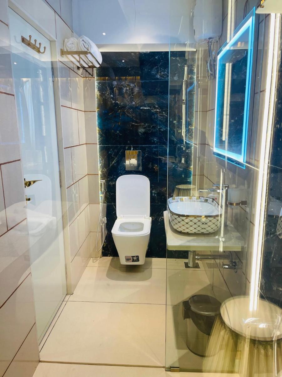 Home2 Renaissance Club - Housity