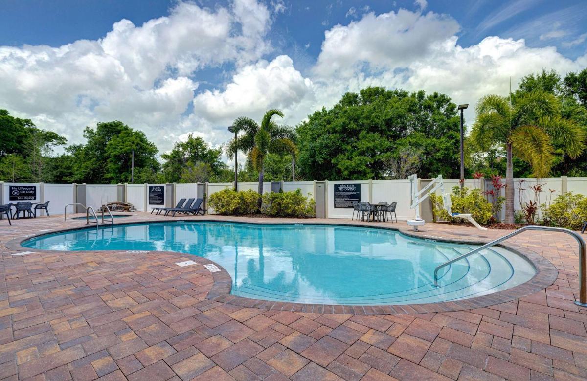 Hampton Inn & Suites Tampa Northwest/Oldsmar - Housity
