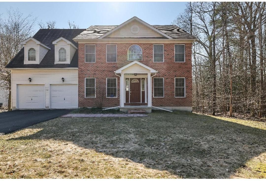 Luxury Spacious Home with some FREE Amenities and Activities! - Housity