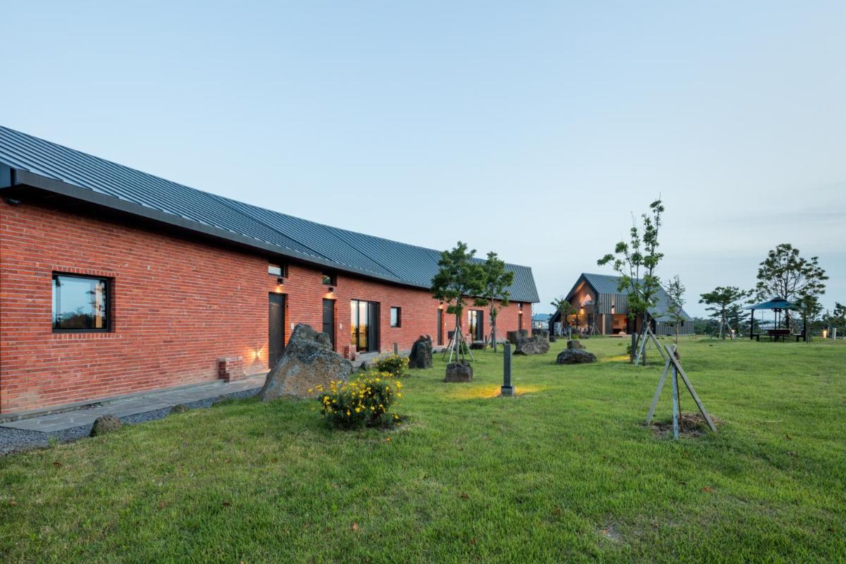 Ohyeongjae Private Pool Villa - Housity
