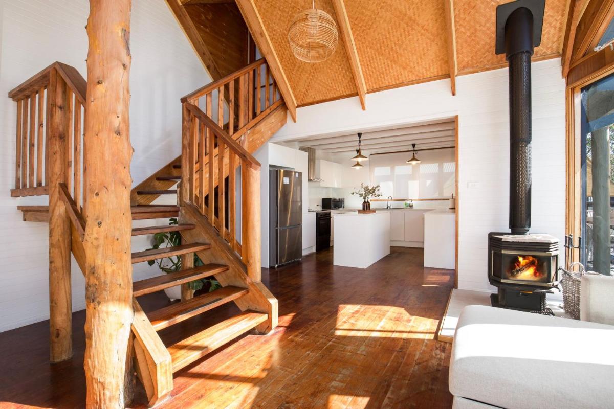 The Treehouse Pet Friendly 2 Mins Walk to Beach - Housity
