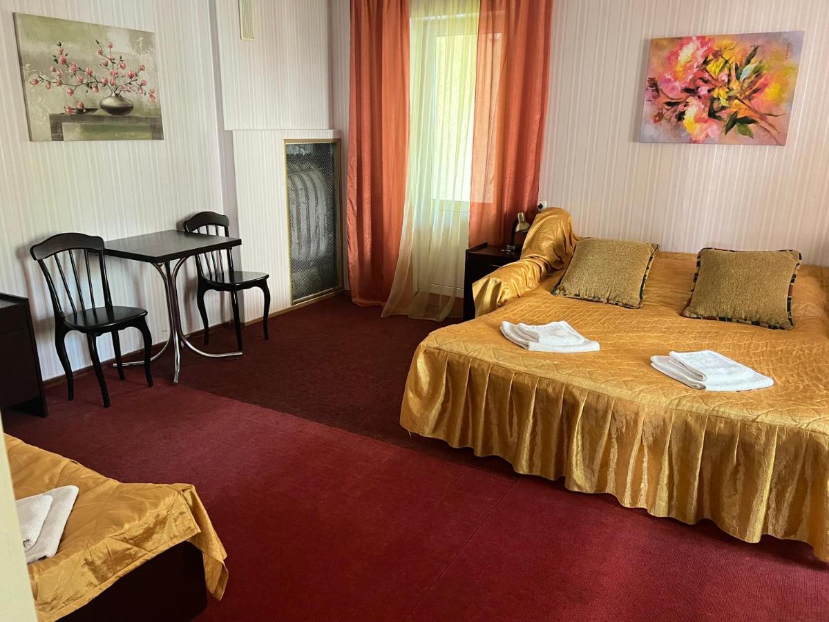 Dibrova Club - Housity