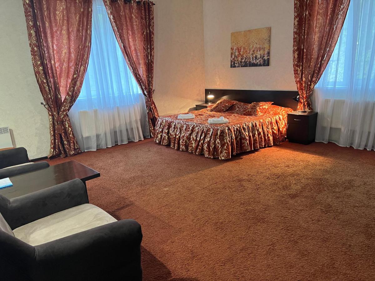 Dibrova Club - Housity