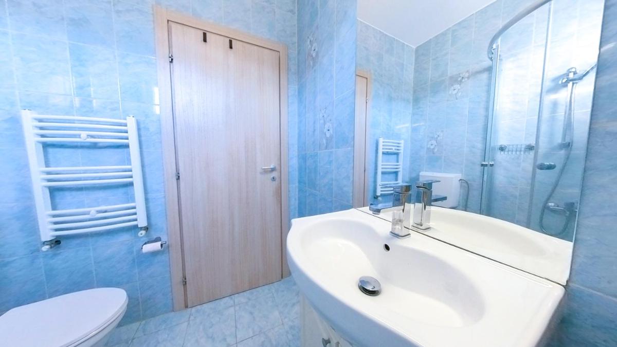 Old Town Flowery Apartment - Housity