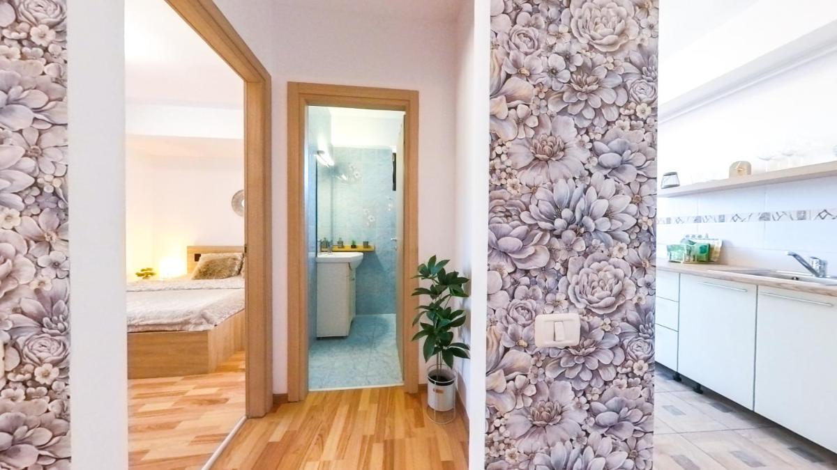 Old Town Flowery Apartment - Housity