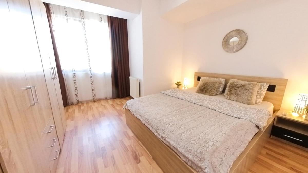 Old Town Flowery Apartment - Housity