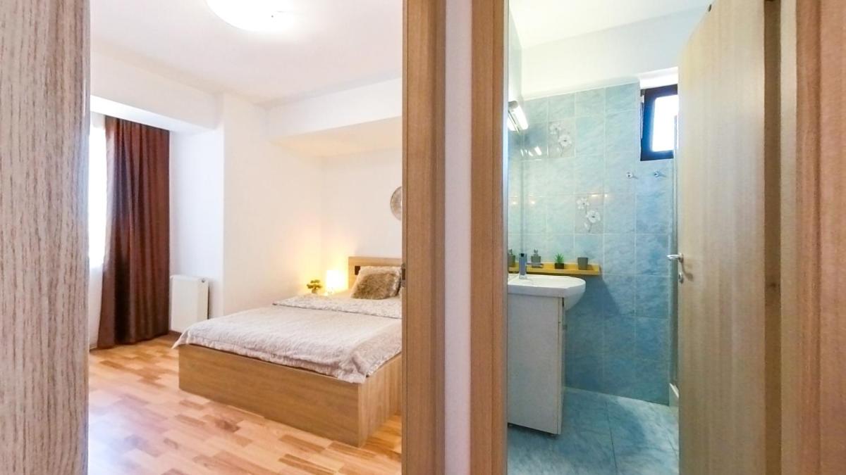 Old Town Flowery Apartment - Housity