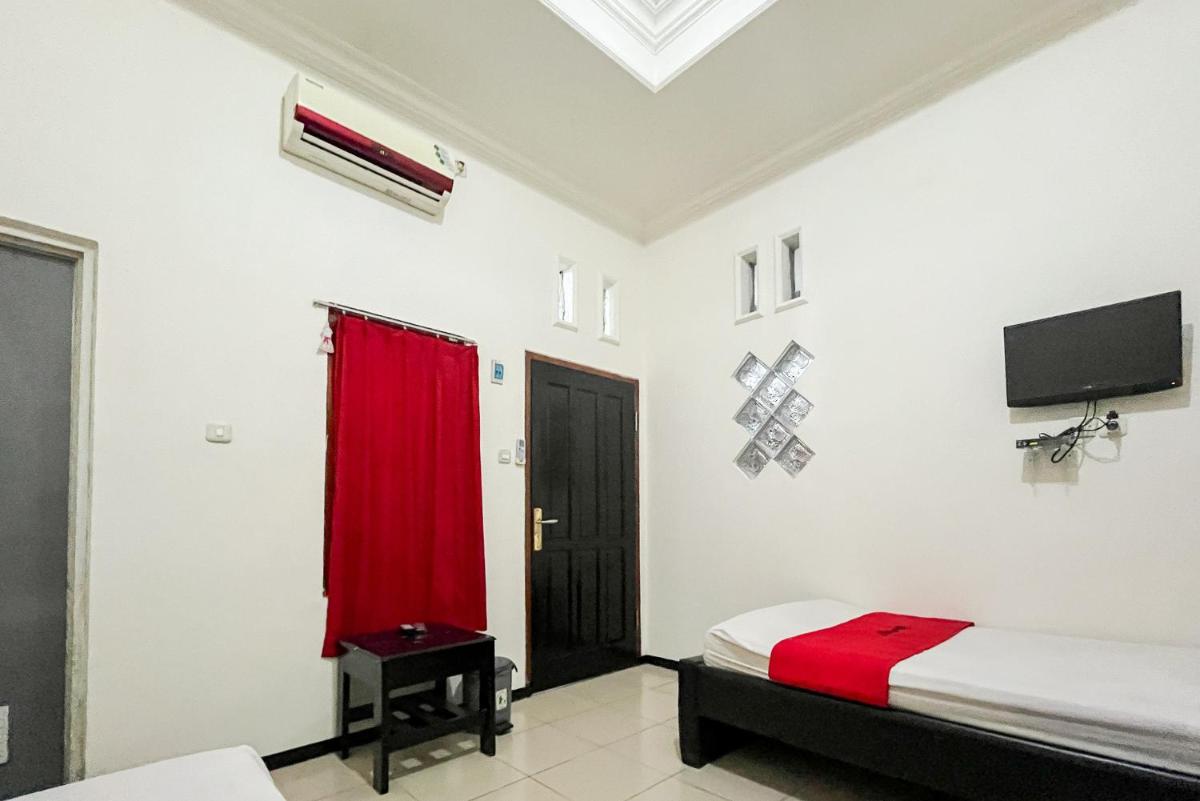RedDoorz Syariah At Santana Stasiun Kepanjen - Housity