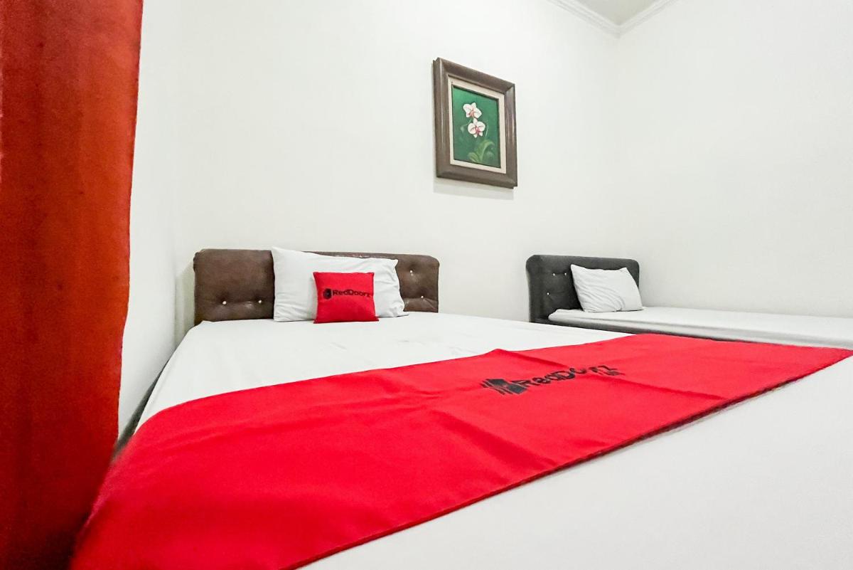 RedDoorz Syariah At Santana Stasiun Kepanjen - Housity