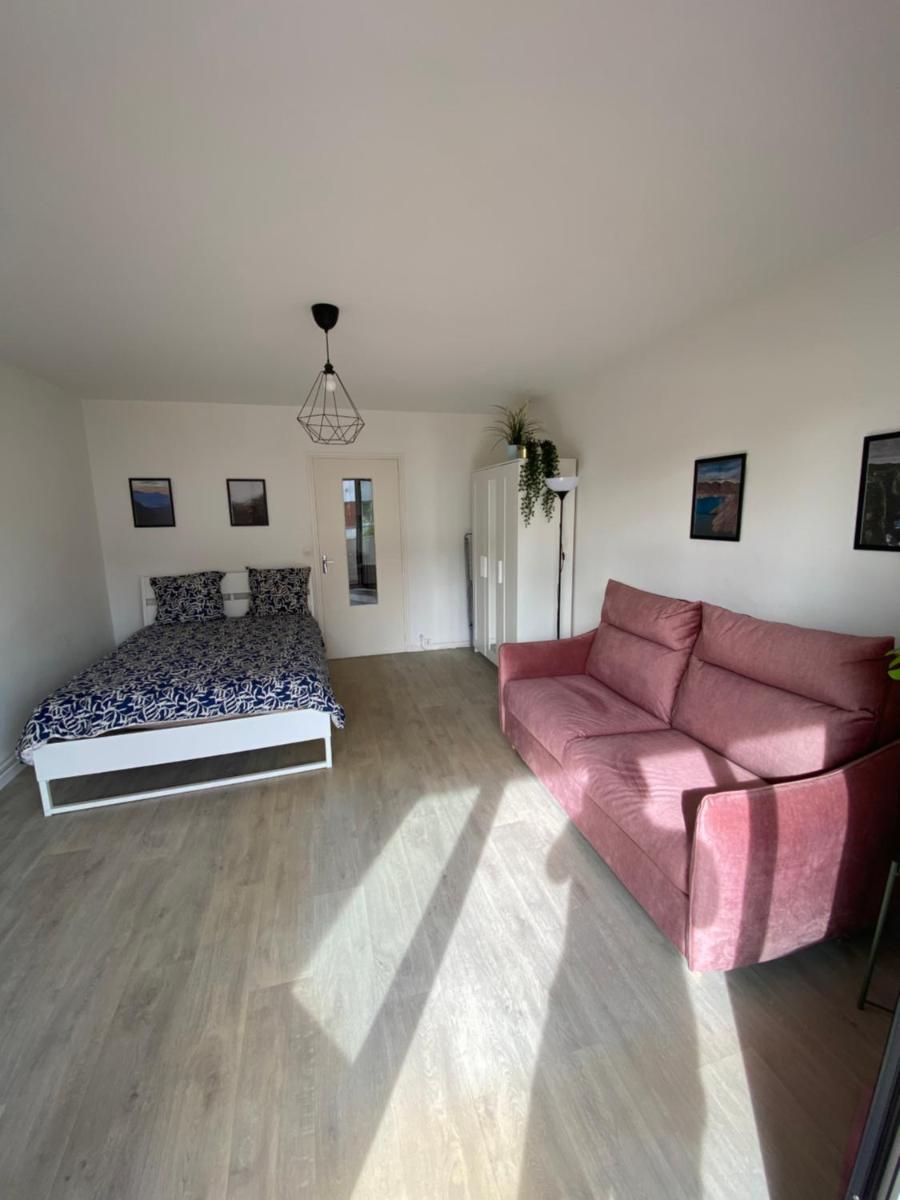 GRAND STUDIO avec balcon -4 PERSONNES-DISNEYLAND- PARIS a 10 minutes - Housity