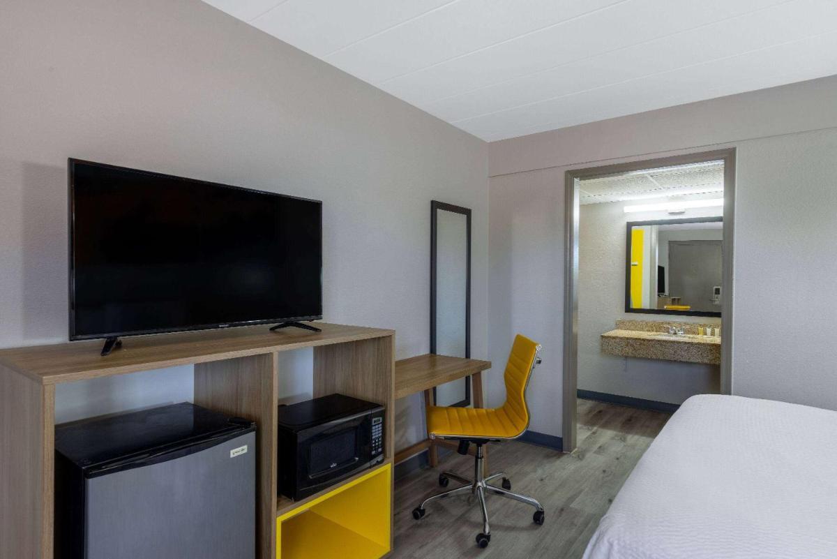 Days Inn by Wyndham Lincolnton - Housity