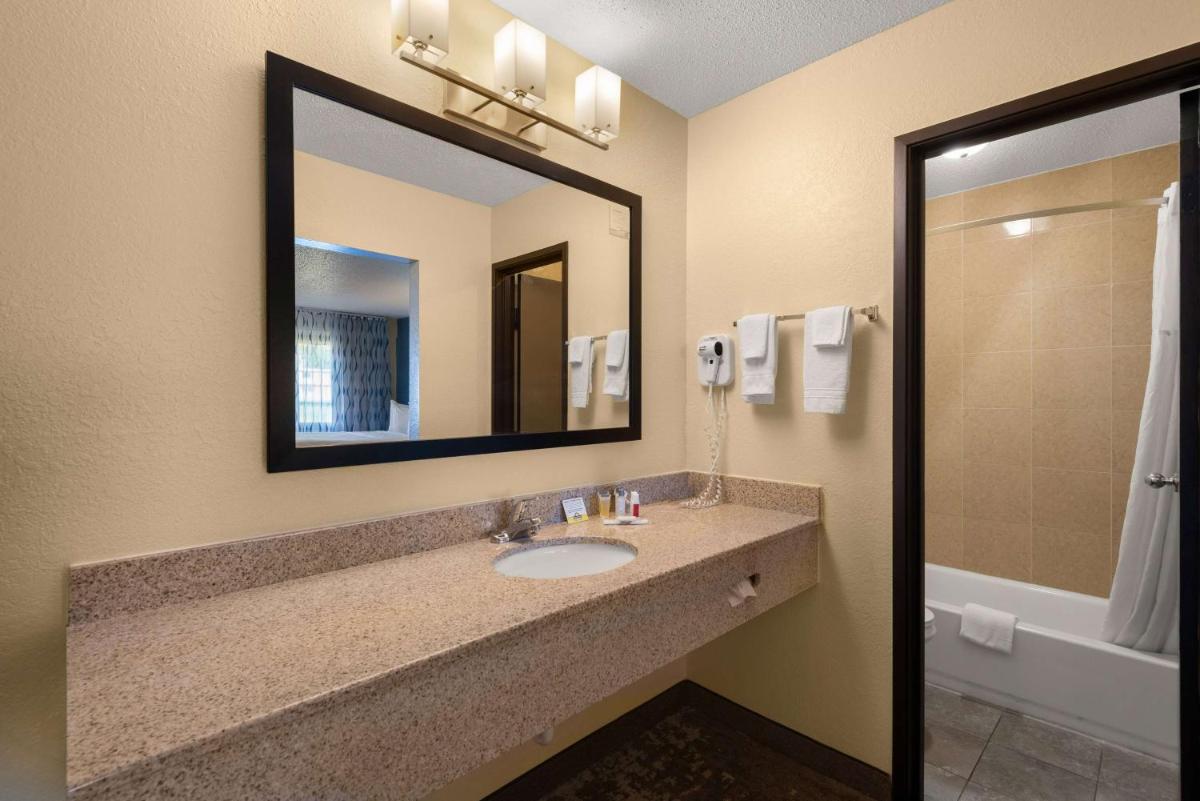 Days Inn by Wyndham Newton - Housity